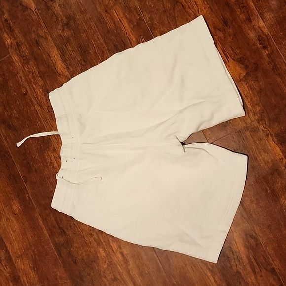 EUC Hollister jogger shorts. Drawstring and pockets - Picture 2 of 3